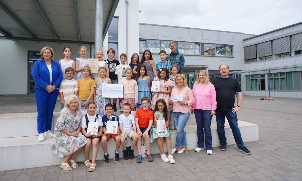 Kinder der Hagenschule freuen sich über ihren Gewinn beim Stadtradeln 2025