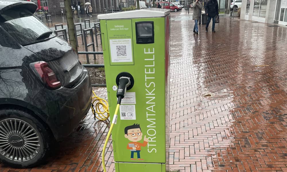die Ladstation an der Saarstraße an einem Regentag