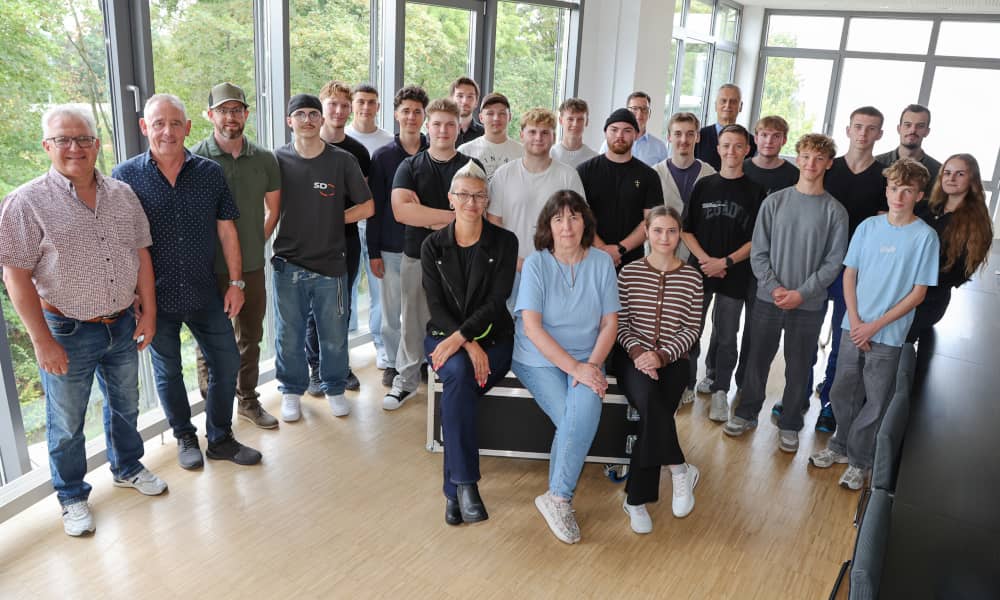 Gruppenfoto der Stadtwerke mit Auszubildenden