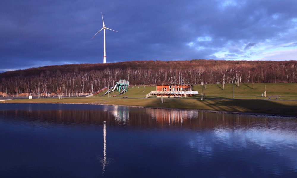 Bergpark Lohberg mit Windkraftanlage, umgangssprachlich Windrasd Windrad