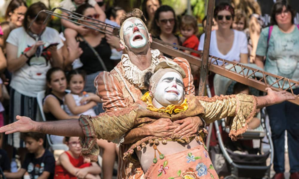 Zwei Clowns vor Publikum