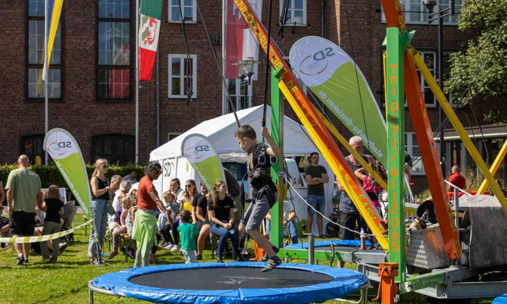Stadtwerke Dinslaken Bungee-Trampolin bei den Jugend-DIN-Tagen im Stadtpark 2024
