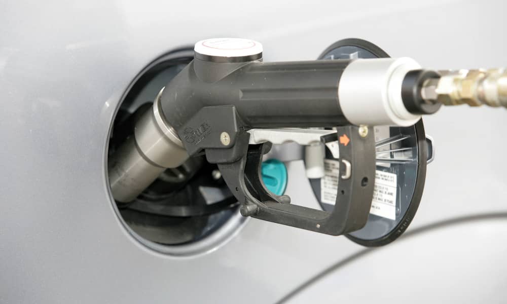 Ein Erdgasauto wird betankt