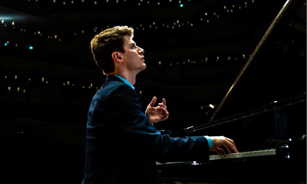 Pianist Alexander Kriechel auf der Bühne, fotografiert von Erik Wieder