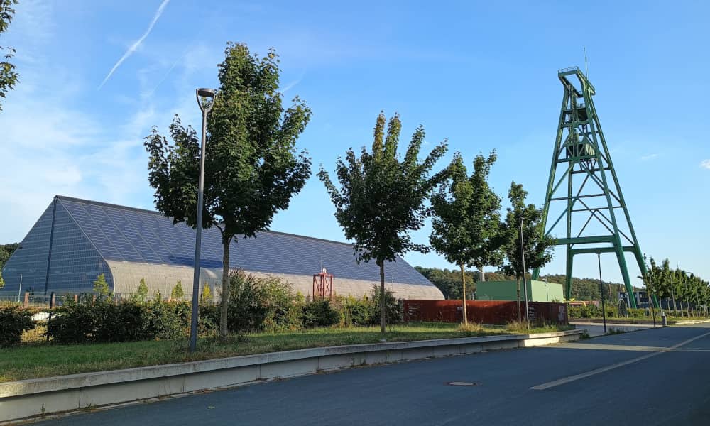 Kohlenmischhalle und Fördergerüst Lohberg vom Lohbergkorso