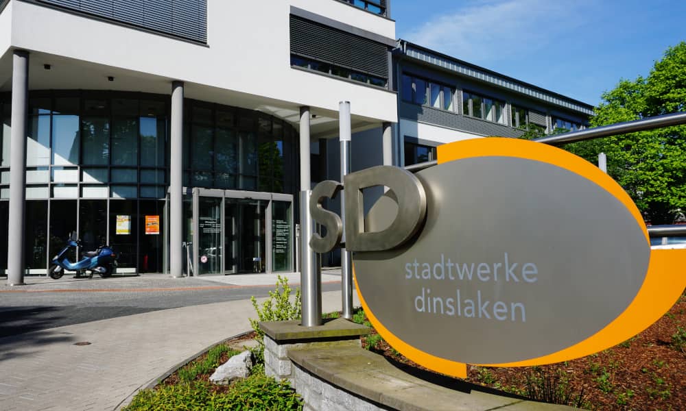 Das Formenschild vor dem Haupteingang der Stadtwerke Dinslaken