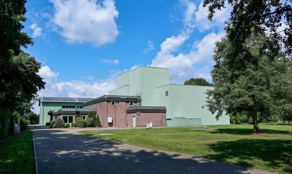 Bliock auf das Wasserwerk Löhnen von der Einfahrt aus